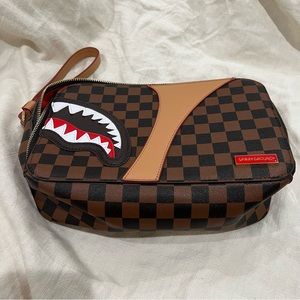Sprayground
Men's Brown Sharks In Paris Toiletry Bag